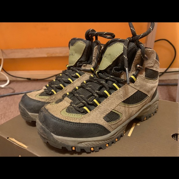 Women’s Denali Hiking Boots - Picture 2 of 8